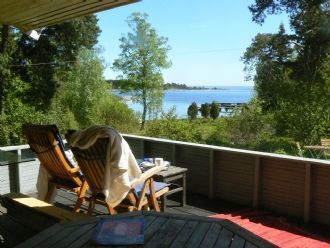 Havsutsikt, liten roddbåt med snurra, egen brygga