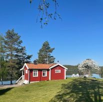 Välkommen till Strandstugan vid Valdemarsviken