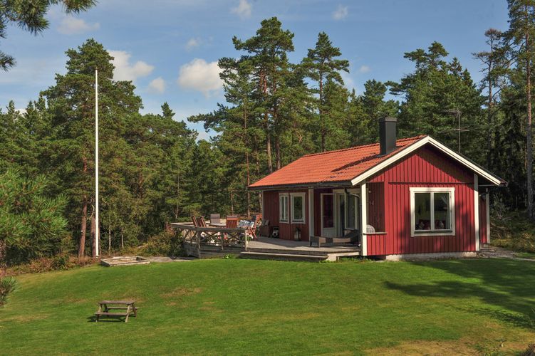 Hyra stuga i Värmdö, Malmakvarn. Charmig sommarstuga med vacker stor