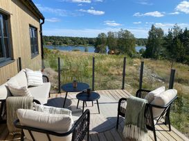 Neues Haus mit Blick auf die Väddö-Bucht, 3 SZ