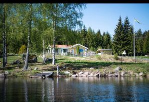 Peaceful lakeside retreat