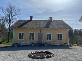 Elegant and newly renovated old country store