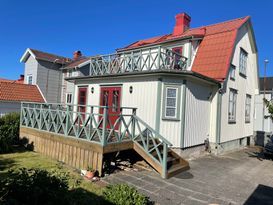 House close to the city center and to the sea