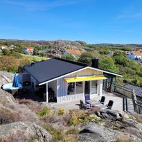 Nice house near the sea in a summer idyll on Tjörn