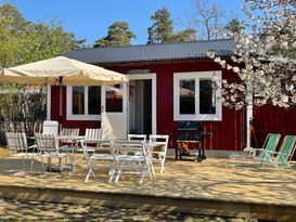 Stuga + gästhus, 100 m från havet i Byrum Sandvik