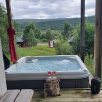 Stor fin stuga i Tänndalen med utebubbelpool