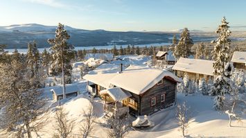 Modern stuga med fantastisk utsikt över Lofsdalen