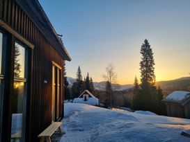 Fristående hus med gäststuga i Tegefjäll, Åre