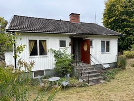 Charmig villa med sjöutsikt och enskilt läge