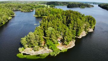 KURÖN - En egen ö i en idyllisk sommarmiljö!