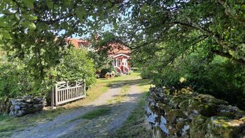 Hus i avkopplande miljö