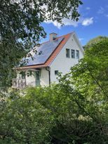 Hus + gästhus mitt i Burgsvik, södra Gotland