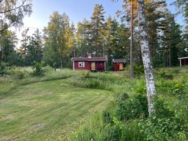 Mysig stuga i Smålands skogar