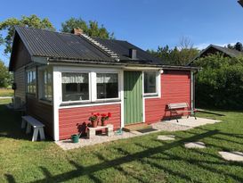 Mysig stuga och gäststuga på södra Gotland