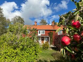 Stort hus på lantgård