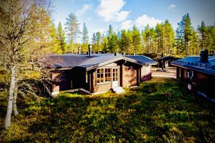 Willkommen im Blockhaus in Hundfjället. 300 m lift